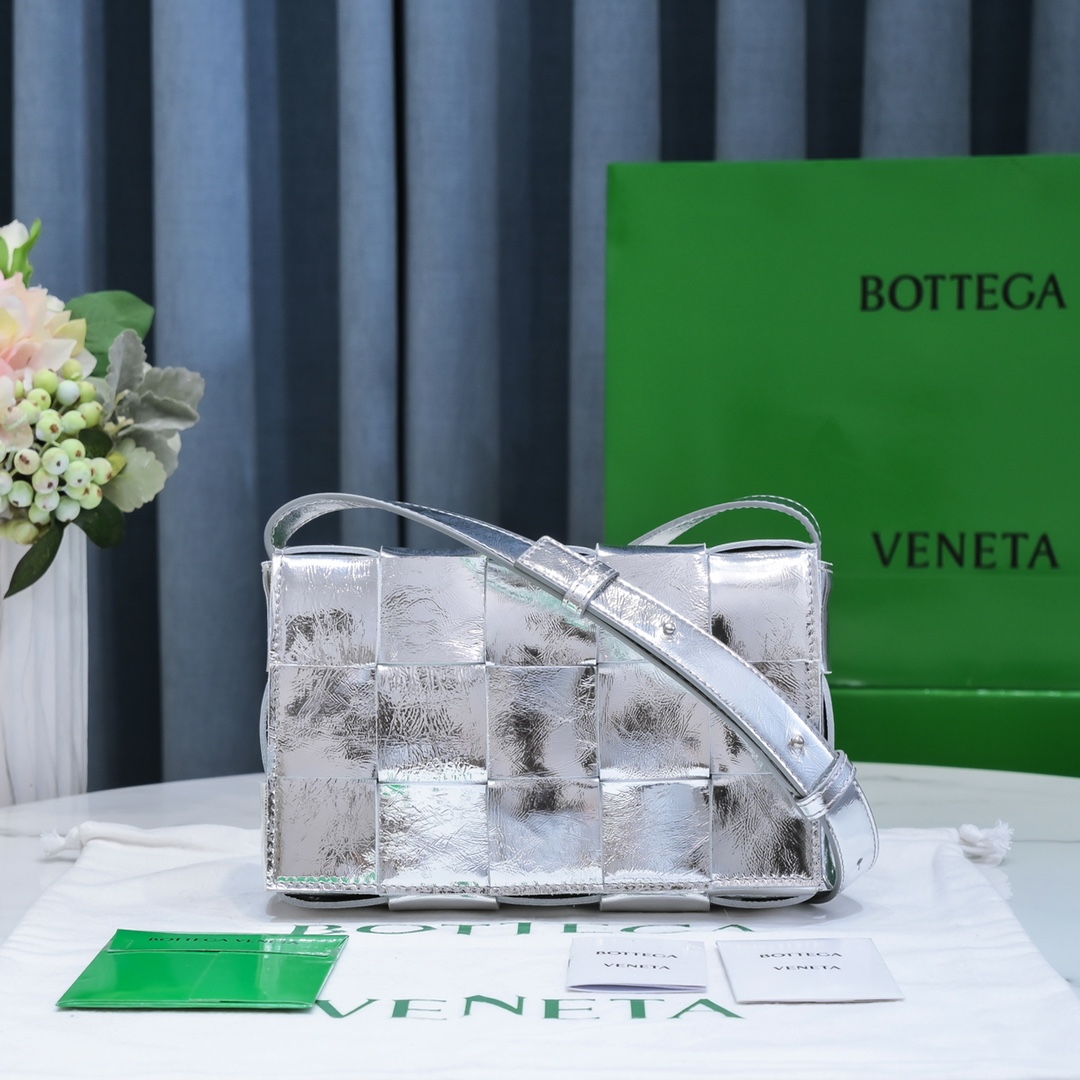 db9bf2_cd12b91022694ecbad97dee400a97533mv2.jpg Bottega Veneta Shoes - Image 1
