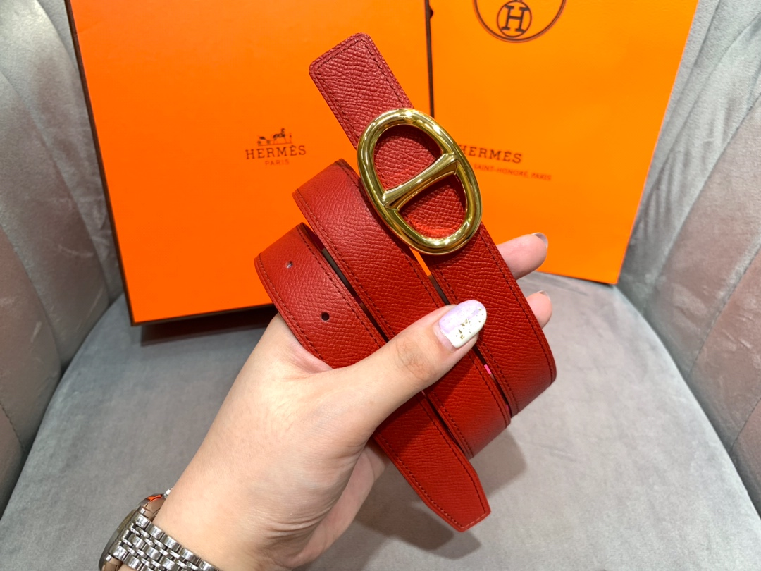 db9bf2_cd8a1f8a8bde4d9d97b2bcaba5331b93mv2.jpg Hermès Chaine d'Ancre Belt in Red Leather - Image 1