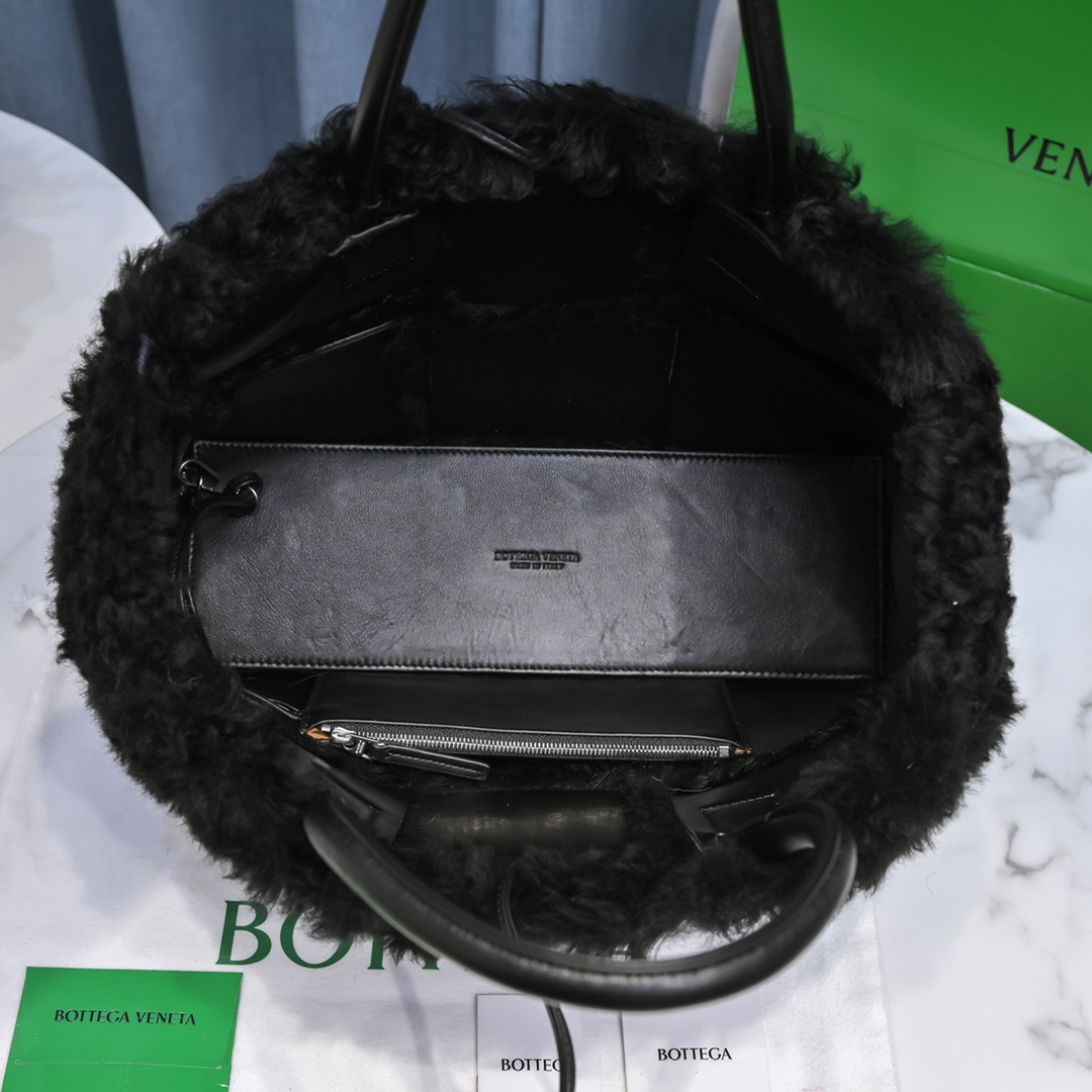 Bottega Veneta Black Fluffy Arco Tote Bag - Image 9