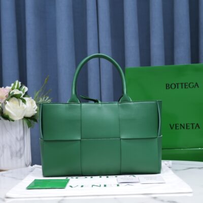 Bottega Veneta Arco Bag in Malachite Green Lambskin