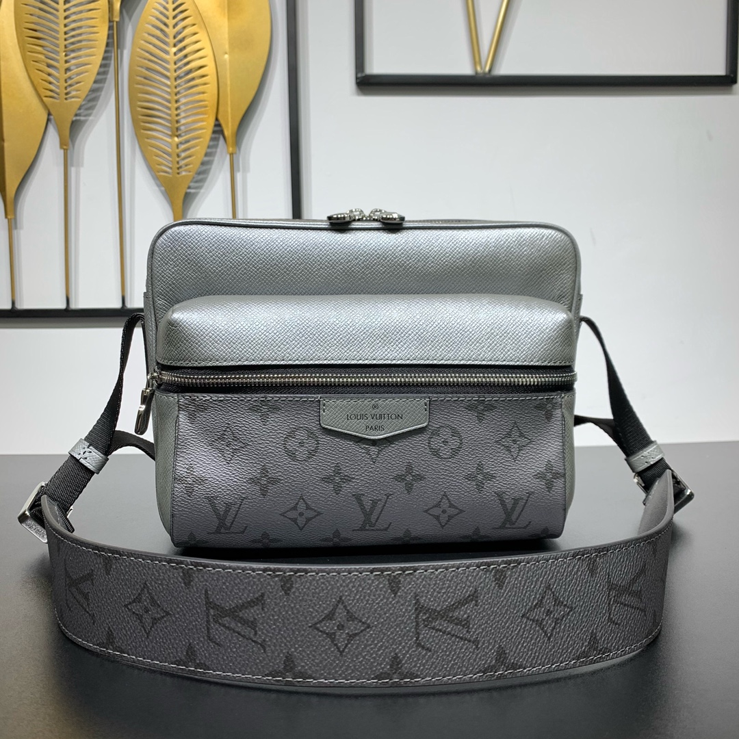 db9bf2_d3527f51d508477e826050f6580f3164mv2.jpg Louis Vuitton Bag - Image 1