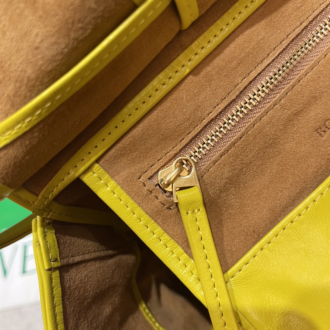 Bottega Veneta Bag - Image 8