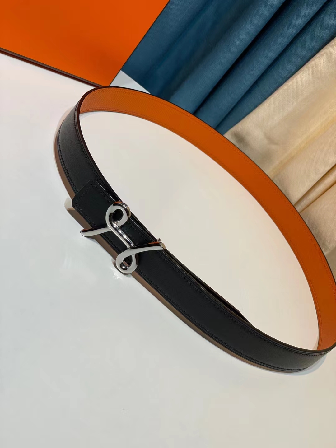 db9bf2_d418cd57bac7461db83d0b975a875848mv2.jpg Hermès Mors H Belt Buckle & Reversible Leather Strap 24mm - Image 1