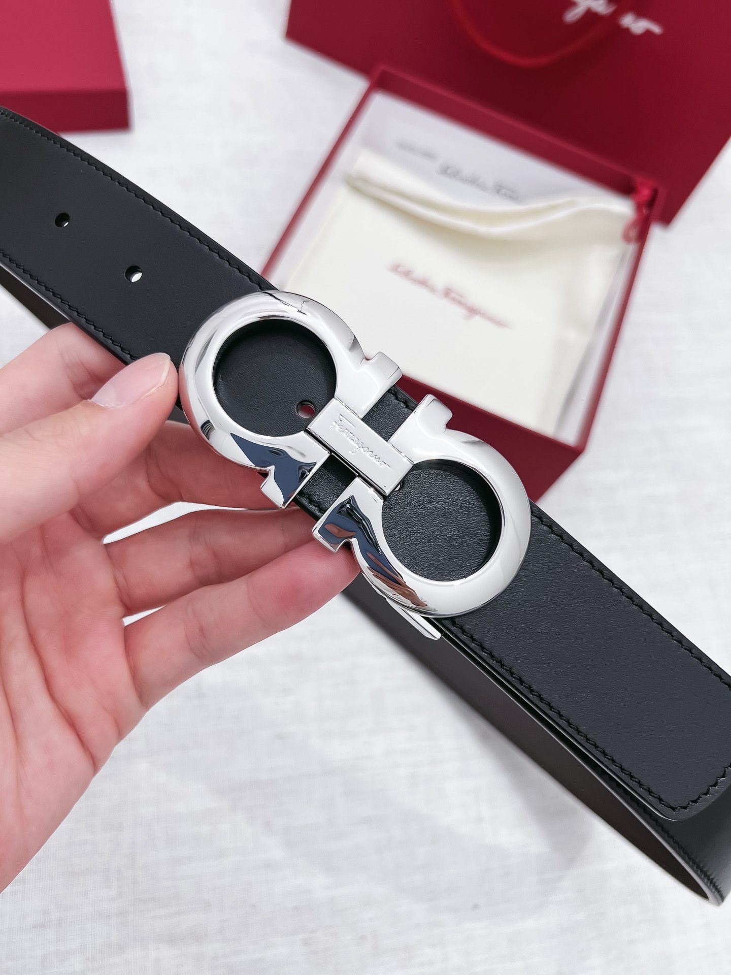db9bf2_d5f8183aad0449589f733e7a7572c7f8mv2.jpg Ferragamo Logo Buckle Leather Belt - Image 1