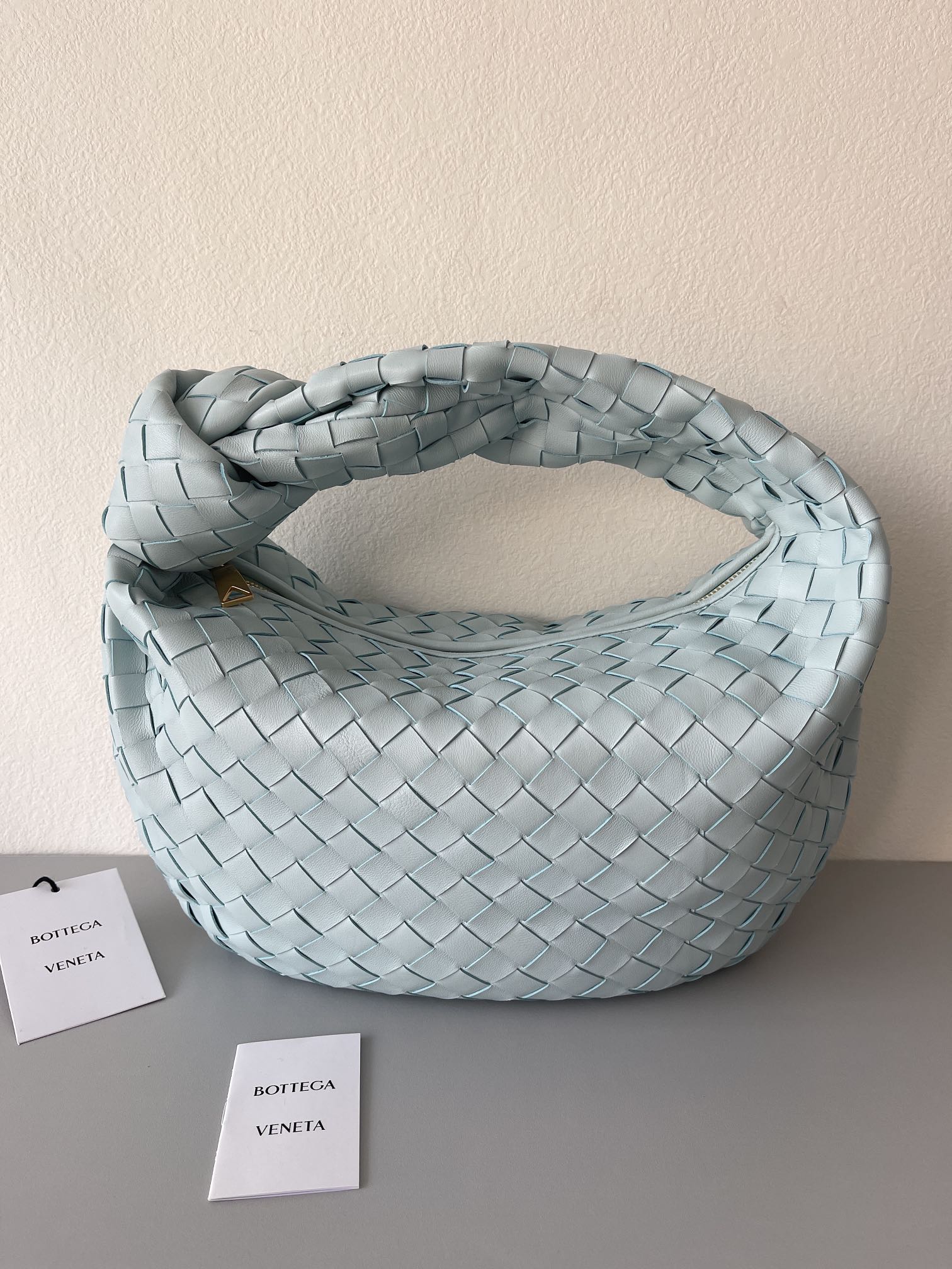 db9bf2_d6993fc8883940a7aea1ec6f6fd6ac24mv2.jpg Bottega Veneta - Image 1