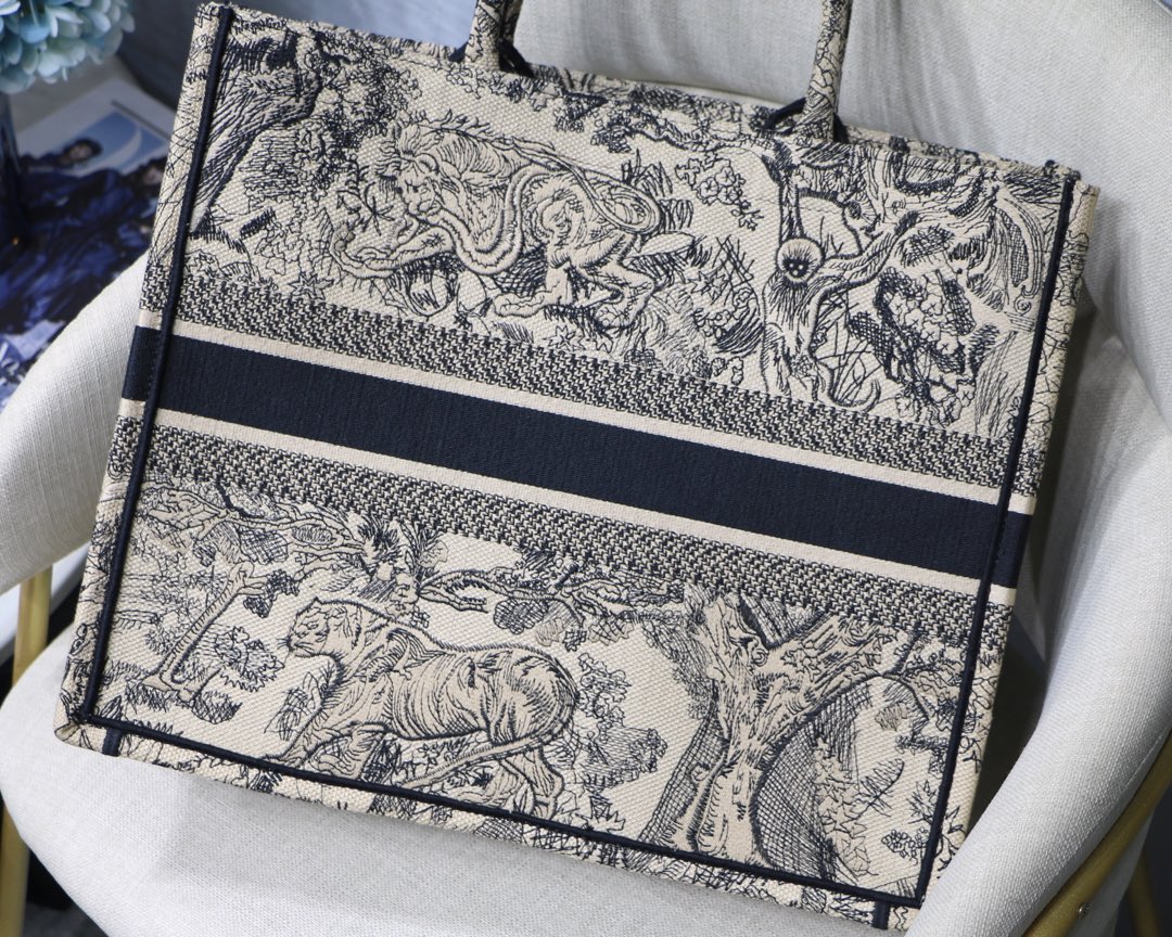 Dior Large Book Tote Bag in Black&White Tiger Embroidery - Image 5