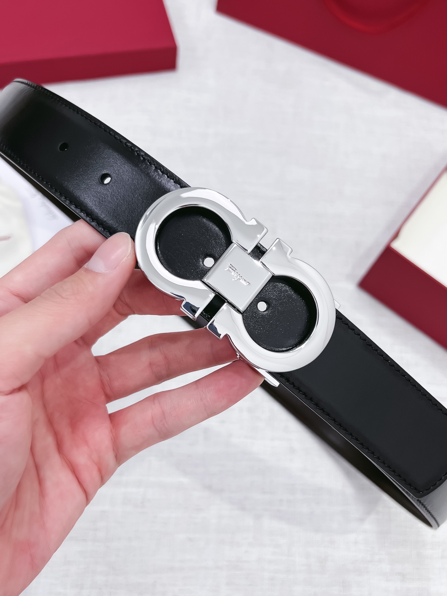 db9bf2_d7083d31761a4aec9294ac15c4f60f5emv2.jpg Ferragamo Logo Buckle Leather Belt - Image 1