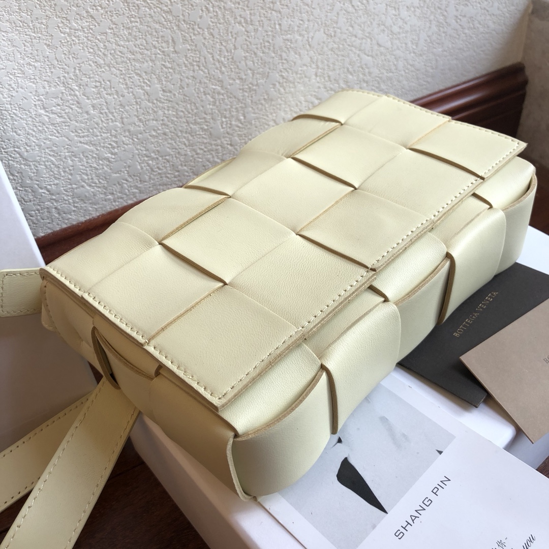 Bottega Veneta Woven Messenger Bag - Image 4