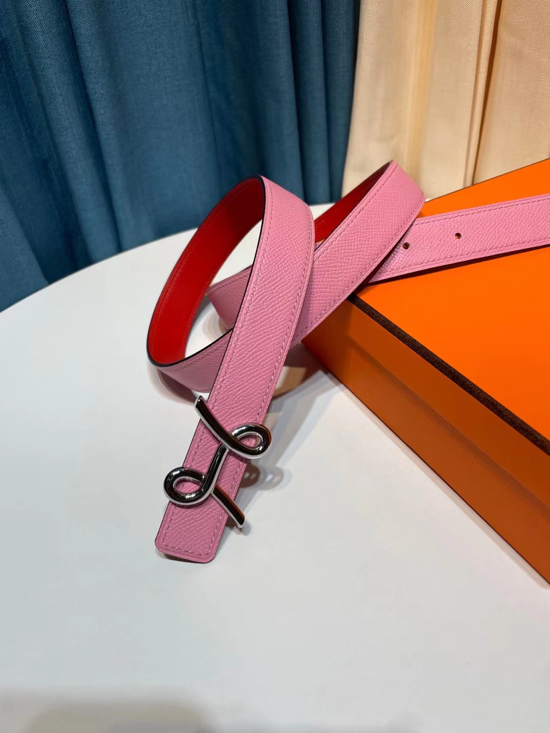 db9bf2_d978cec455ea445884a0332746e9c44dmv2.jpg Hermès Mors H Belt Buckle & Reversible Leather Strap 24mm - Image 1