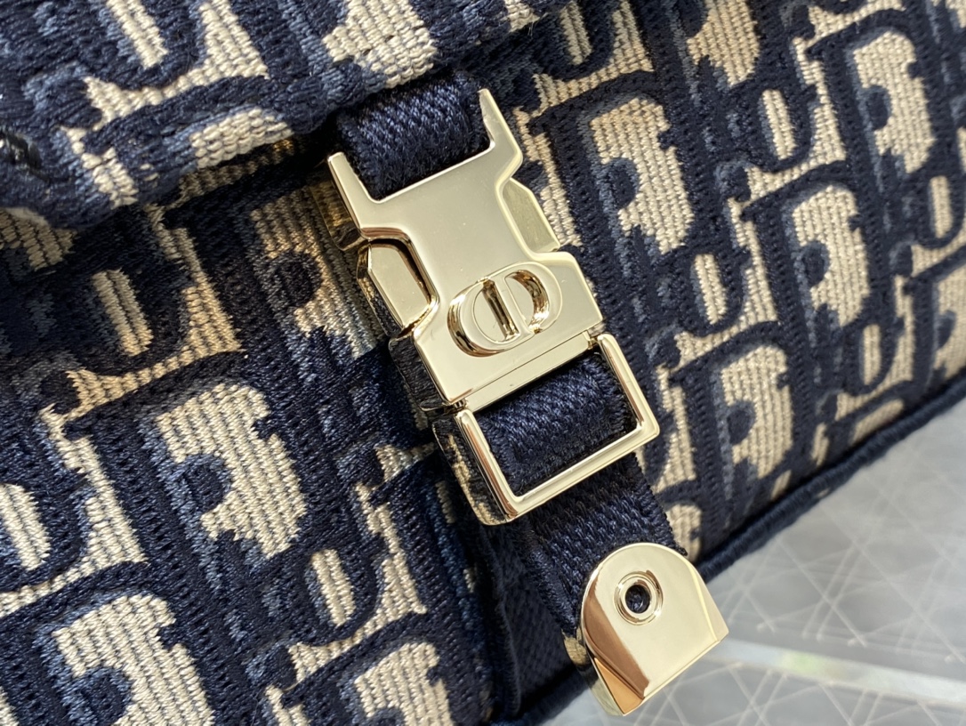 Dior Medium Messenger Bag - Image 7