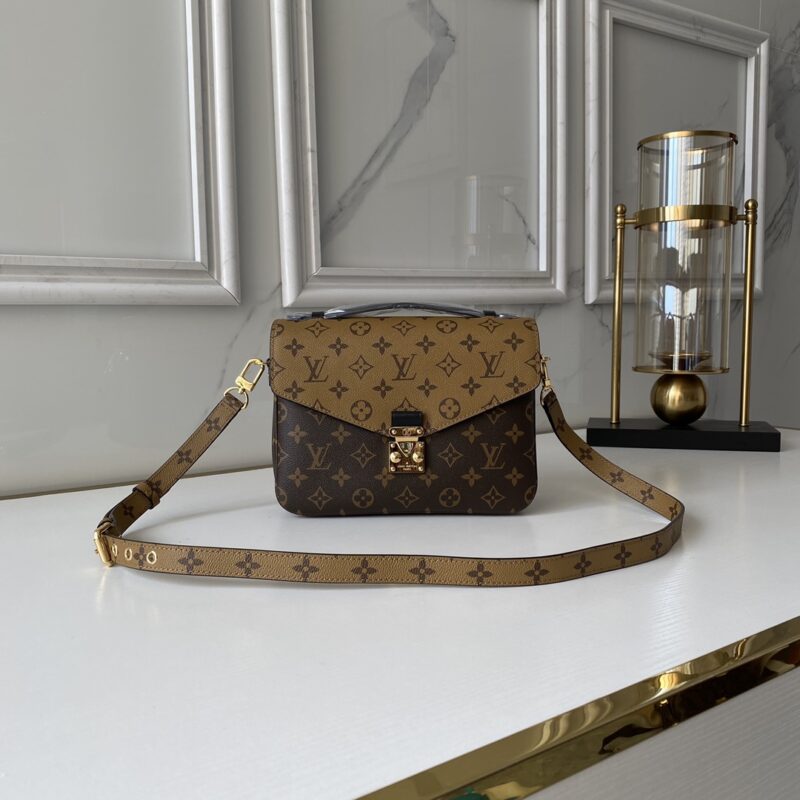 Louis Vuitton Presbyopic Pochette Metis Handbag