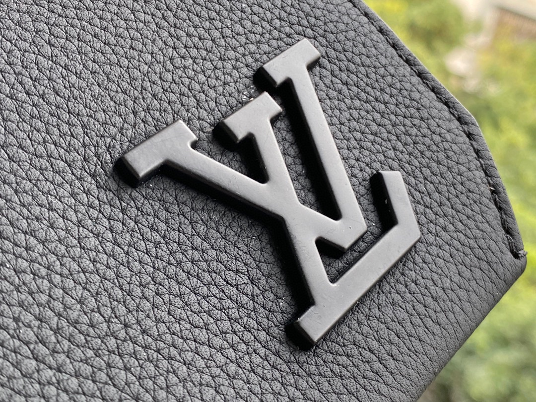 Louis Vuitton Aerogram Messenger Bag - Image 9