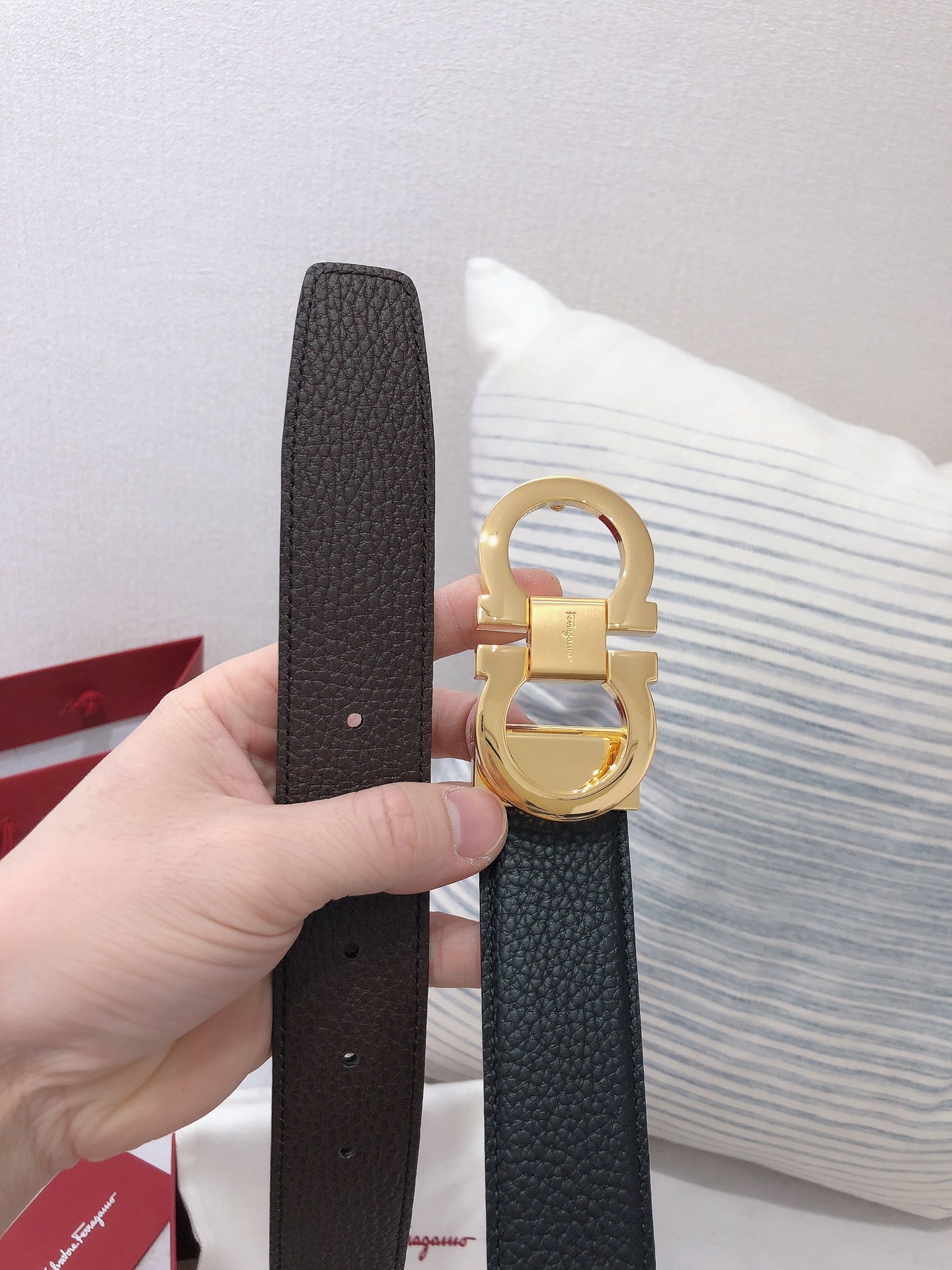 db9bf2_dcdbeeb028a54556a3ae0e145541b404mv2.jpg Ferragamo Logo Buckle Double-sided Leather Belt - Image 1