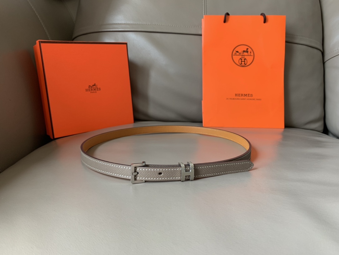 db9bf2_dd7db6cb59df45859d173f3e4983da89mv2.jpg Hermès Pop H 15 Belt - Image 1