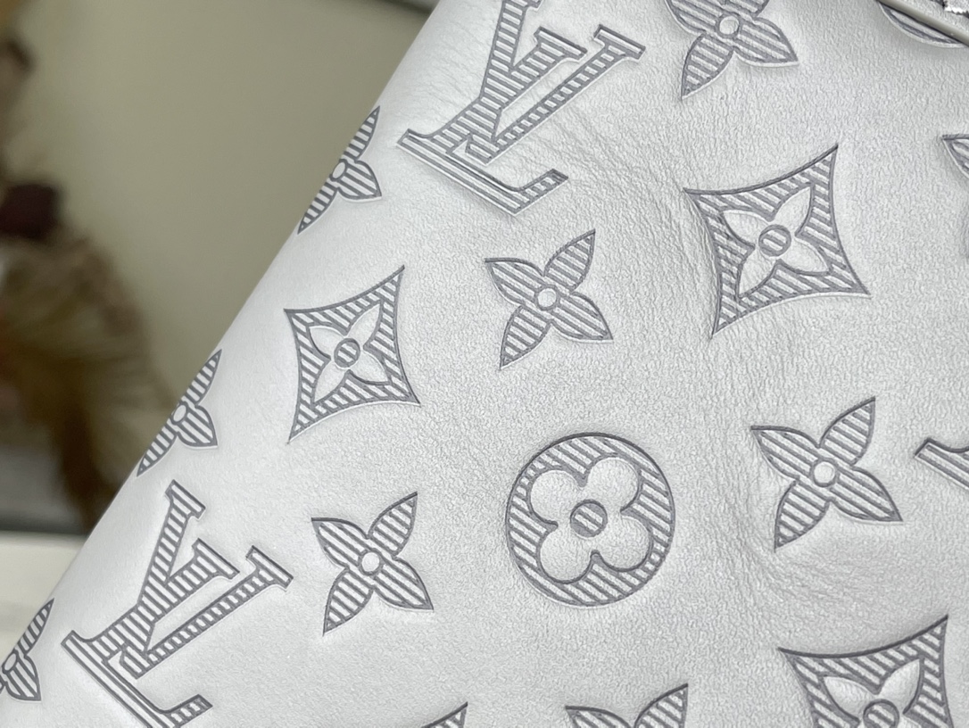 Louis Vuitton Discovery Pochette Clutch - Image 8