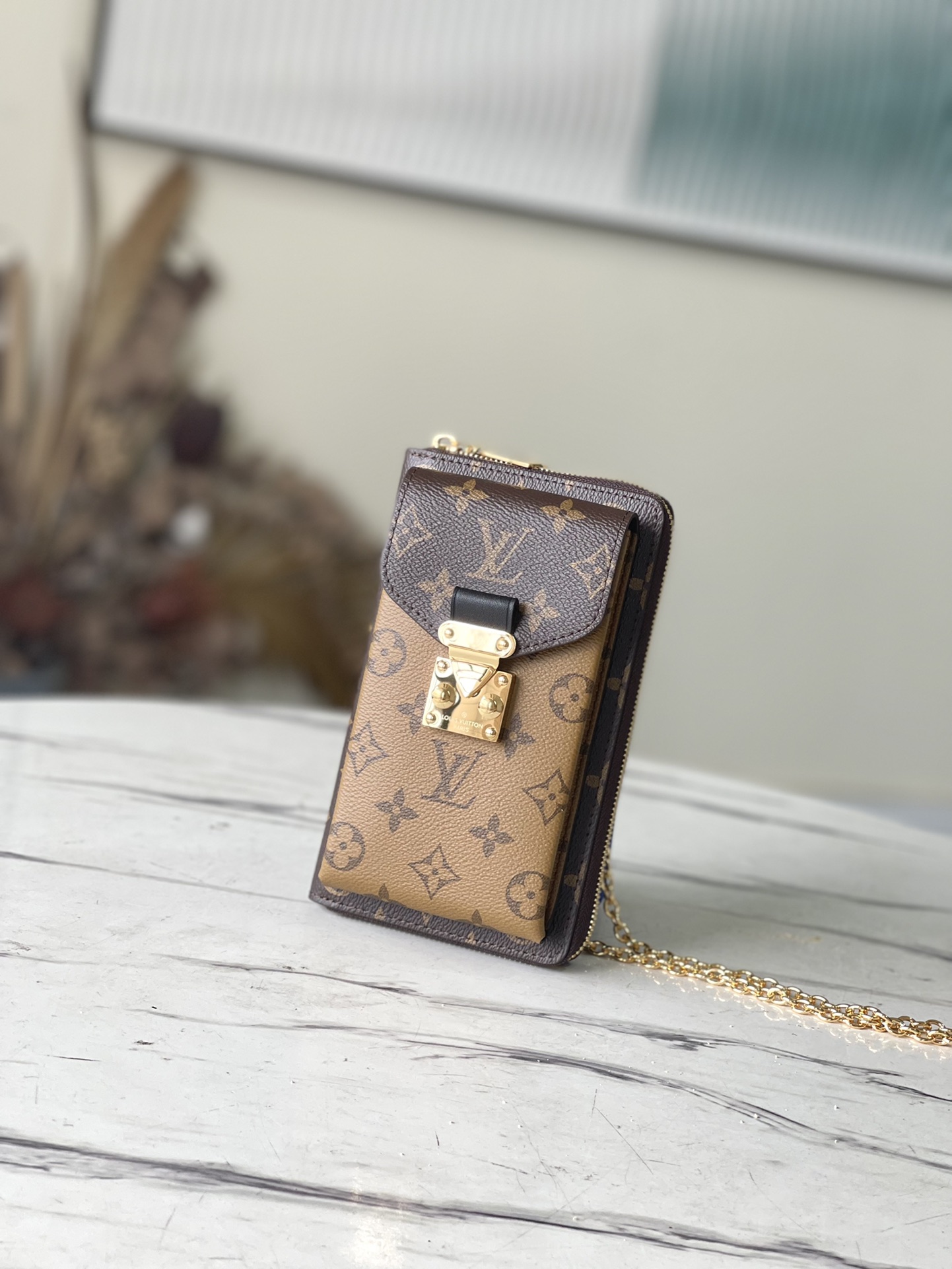 db9bf2_dd96e29f95714ff192530a13b7f2ad7amv2.jpg Louis Vuitton Bag - Image 1