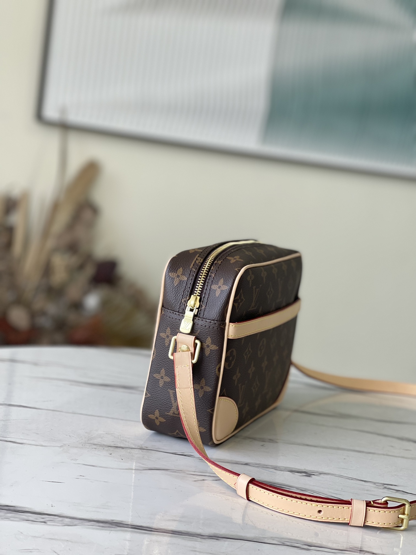 Louis Vuitton Medium Messenger Bag in Monogram Canvas - Image 4