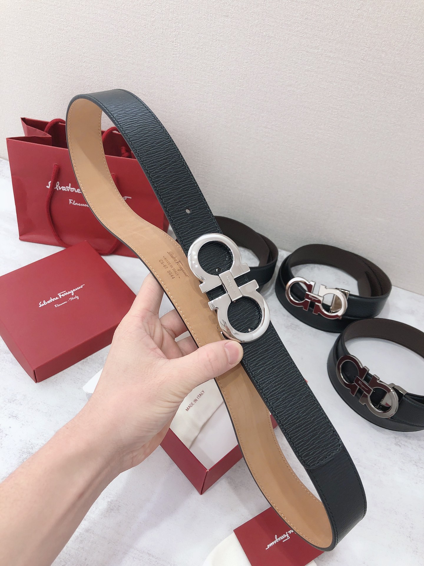 db9bf2_df08102ea7984115afa42986e7dea5aemv2.jpg Ferragamo Leather Belt - Image 1