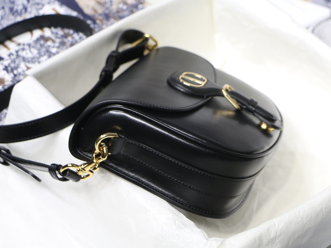 Dior Medium Bobby Bag in Black Leather - Image 3
