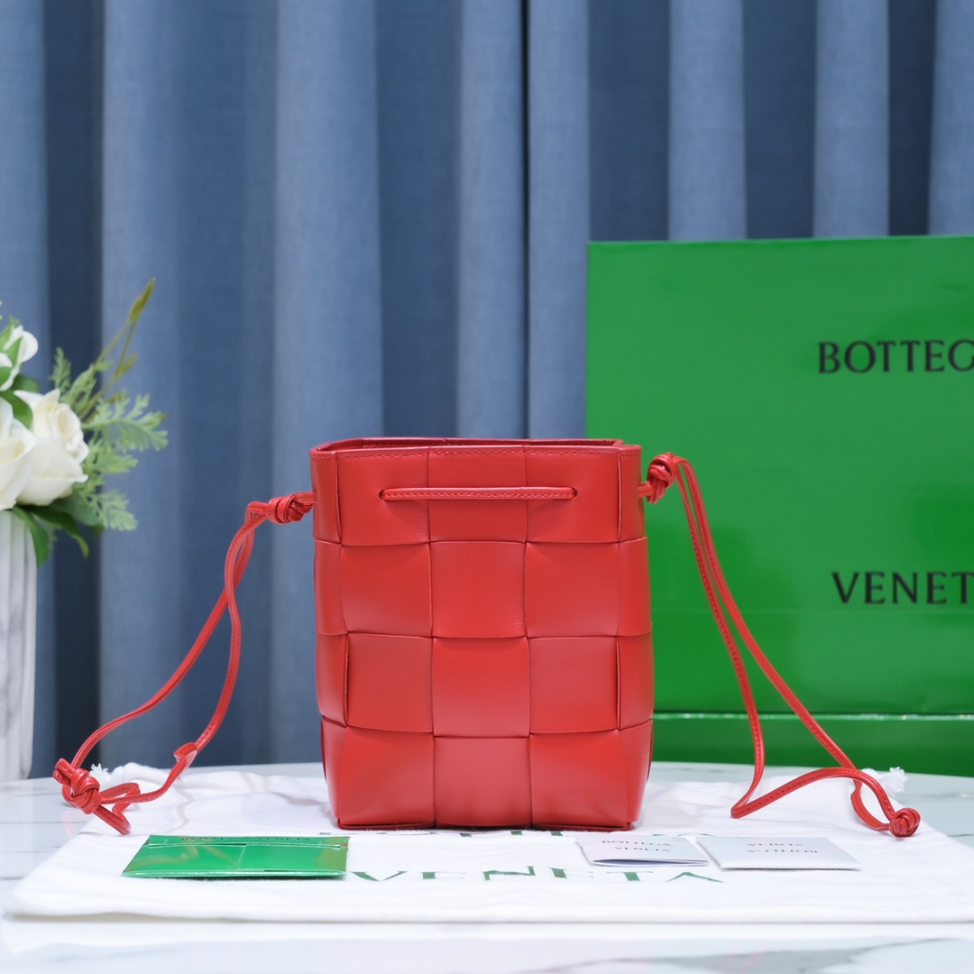 Bottega Veneta Braided Small Bucket Bag in Red