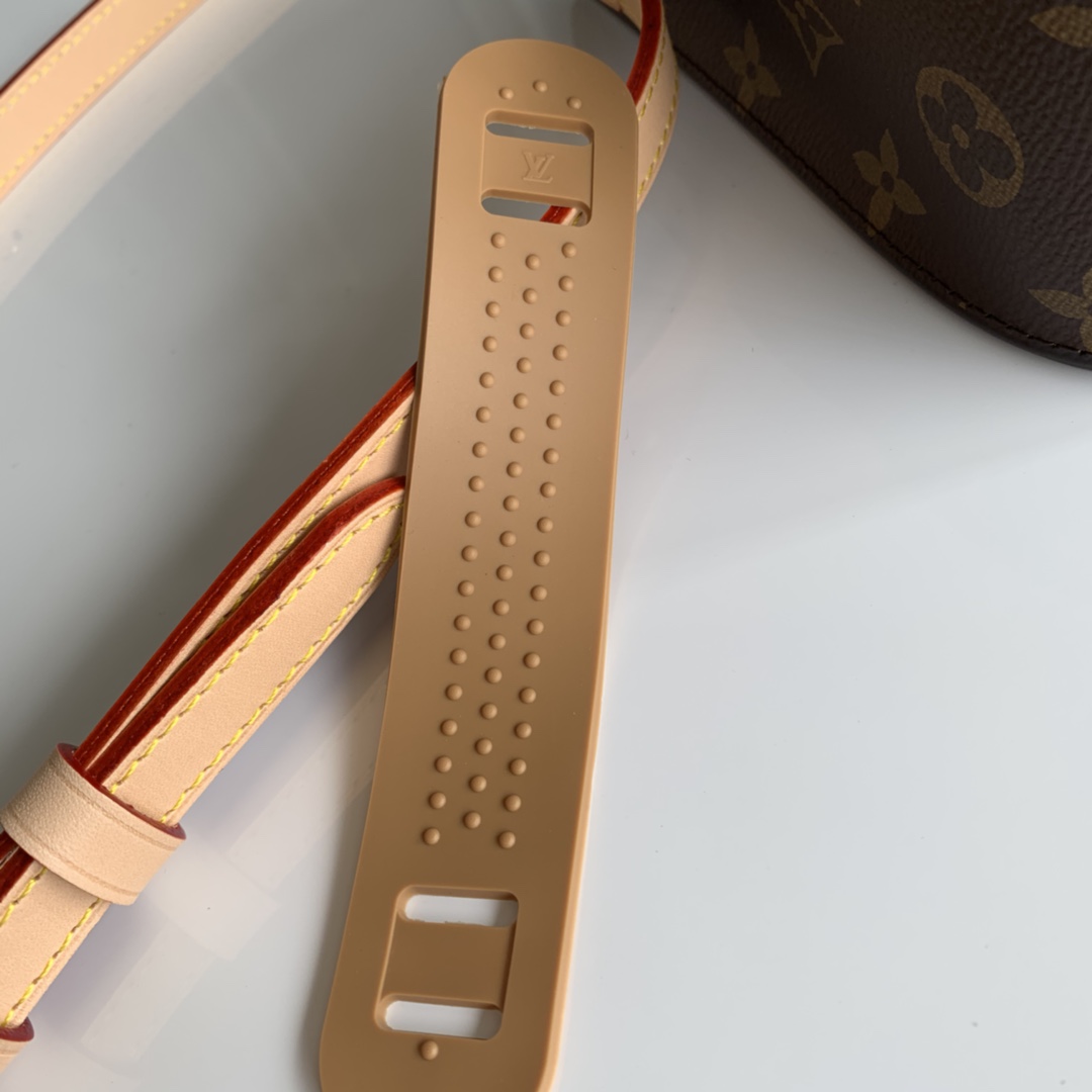 Louis Vuitton Monogram Small Saint Cloud Bag - Image 8