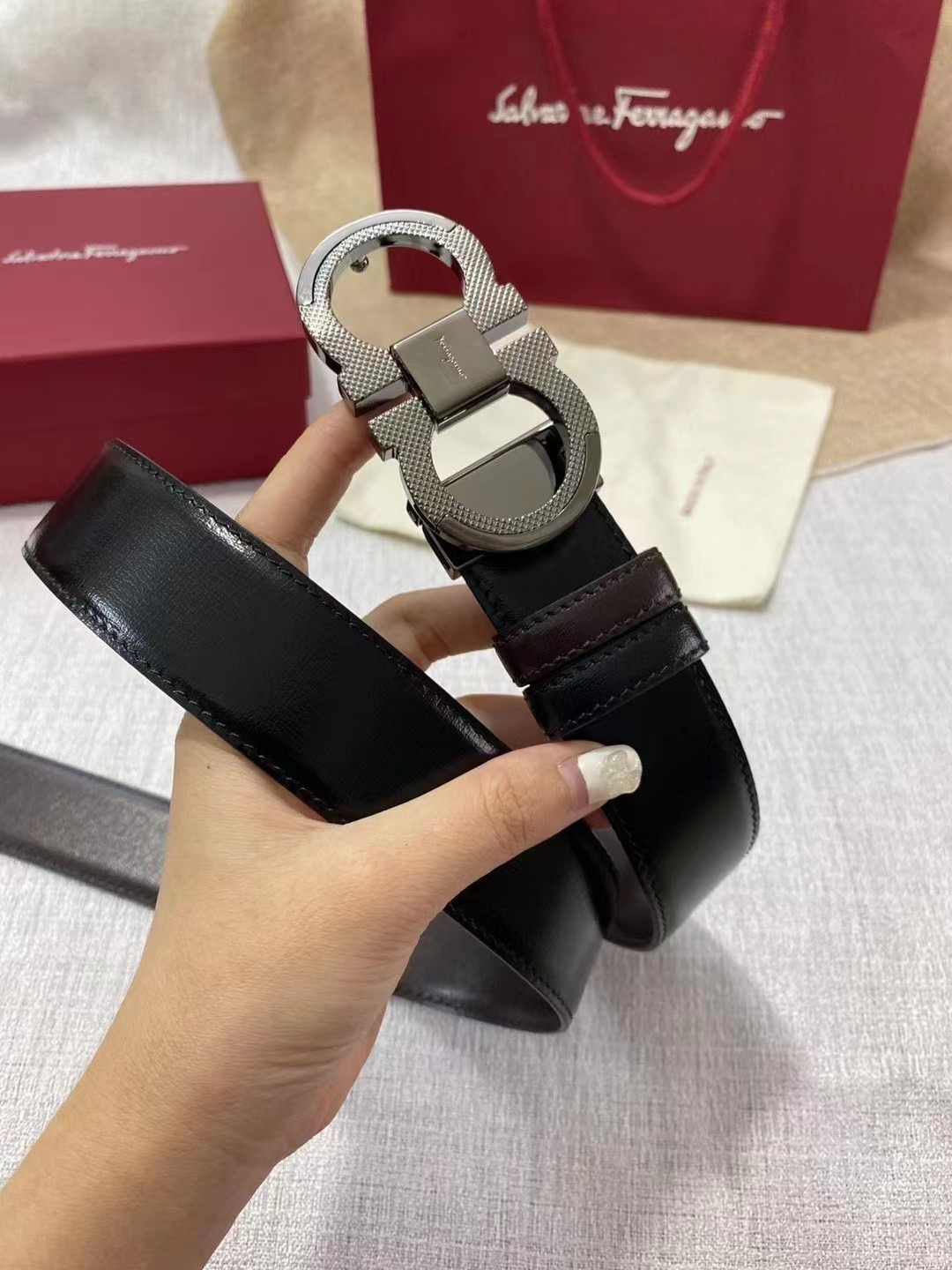 db9bf2_e3fd6b4d123045c08ece1d64efb4be79mv2.jpg Ferragamo Logo Buckle Leather Belt - Image 1