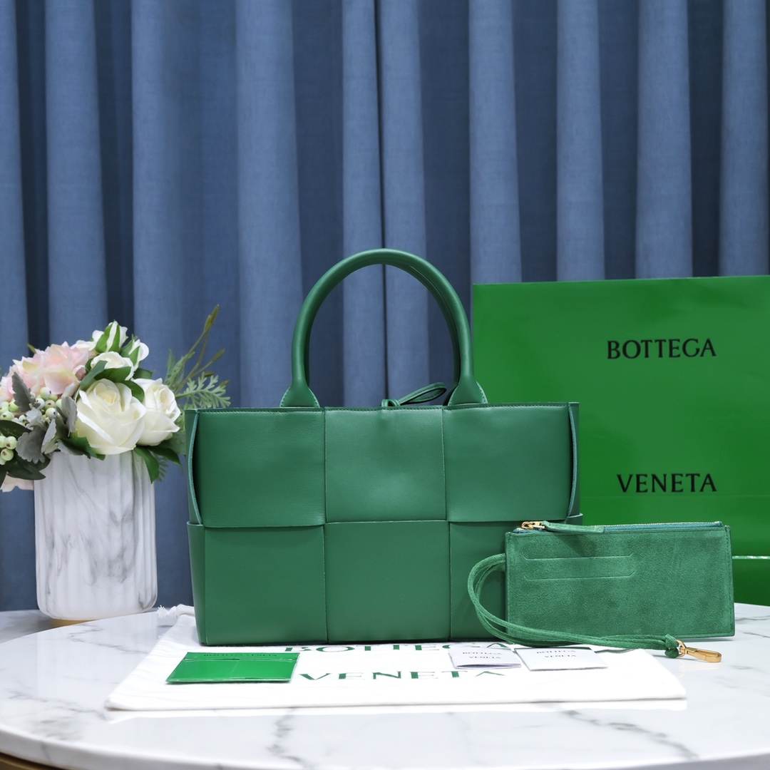 Bottega Veneta Arco Bag in Malachite Green Lambskin - Image 9