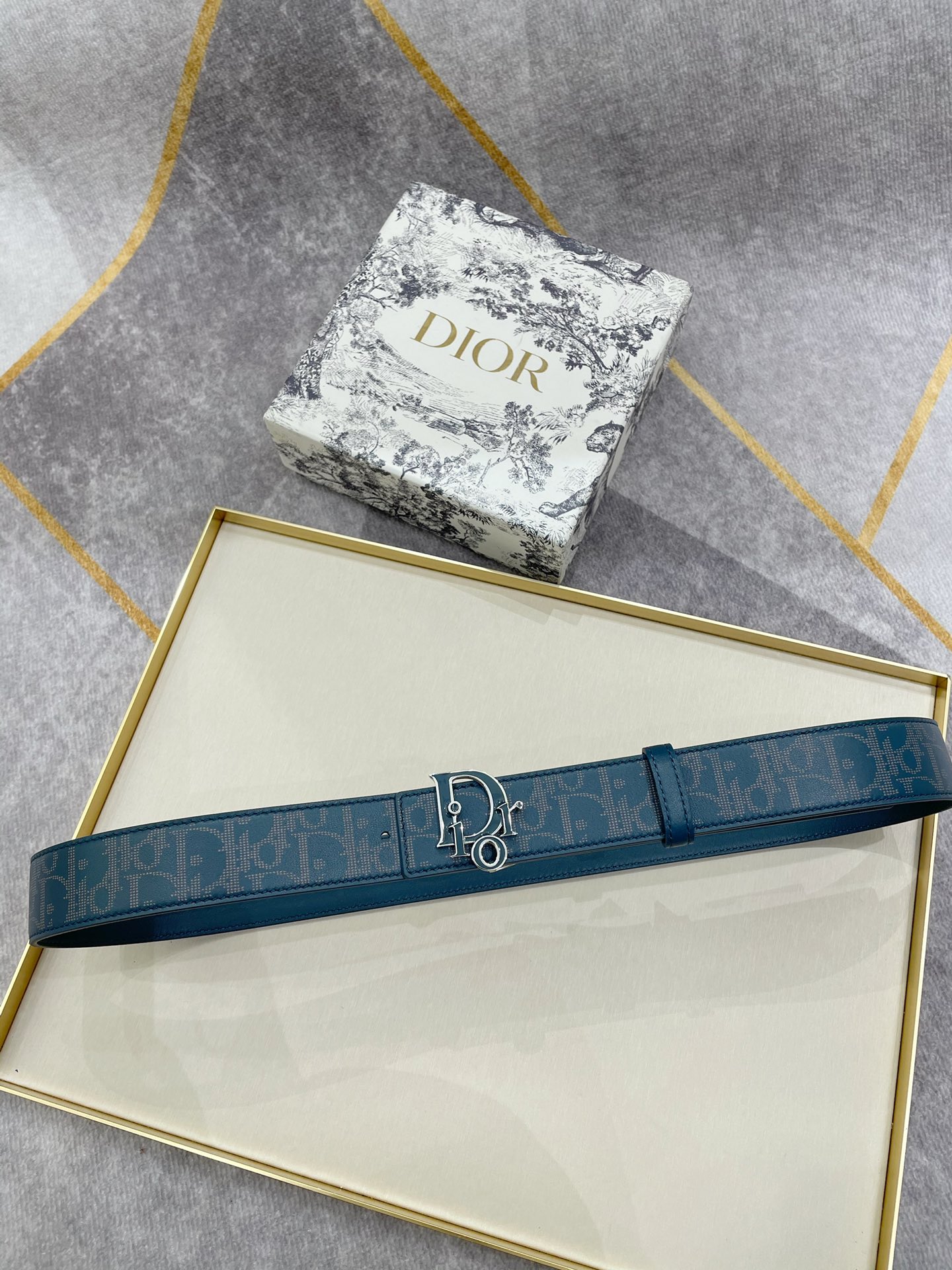 db9bf2_e4a109a08a0b4792adacbd8bed2bec60mv2.jpg Dior Leather Belt - Image 1