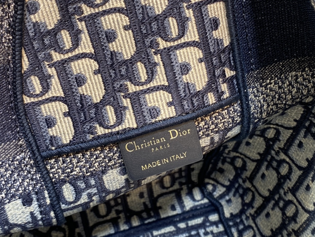 Dior Medium Messenger Bag - Image 10