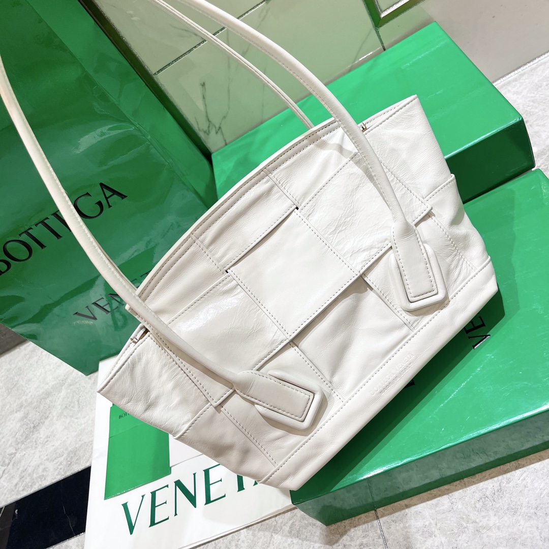 Bottega Veneta Bag - Image 4