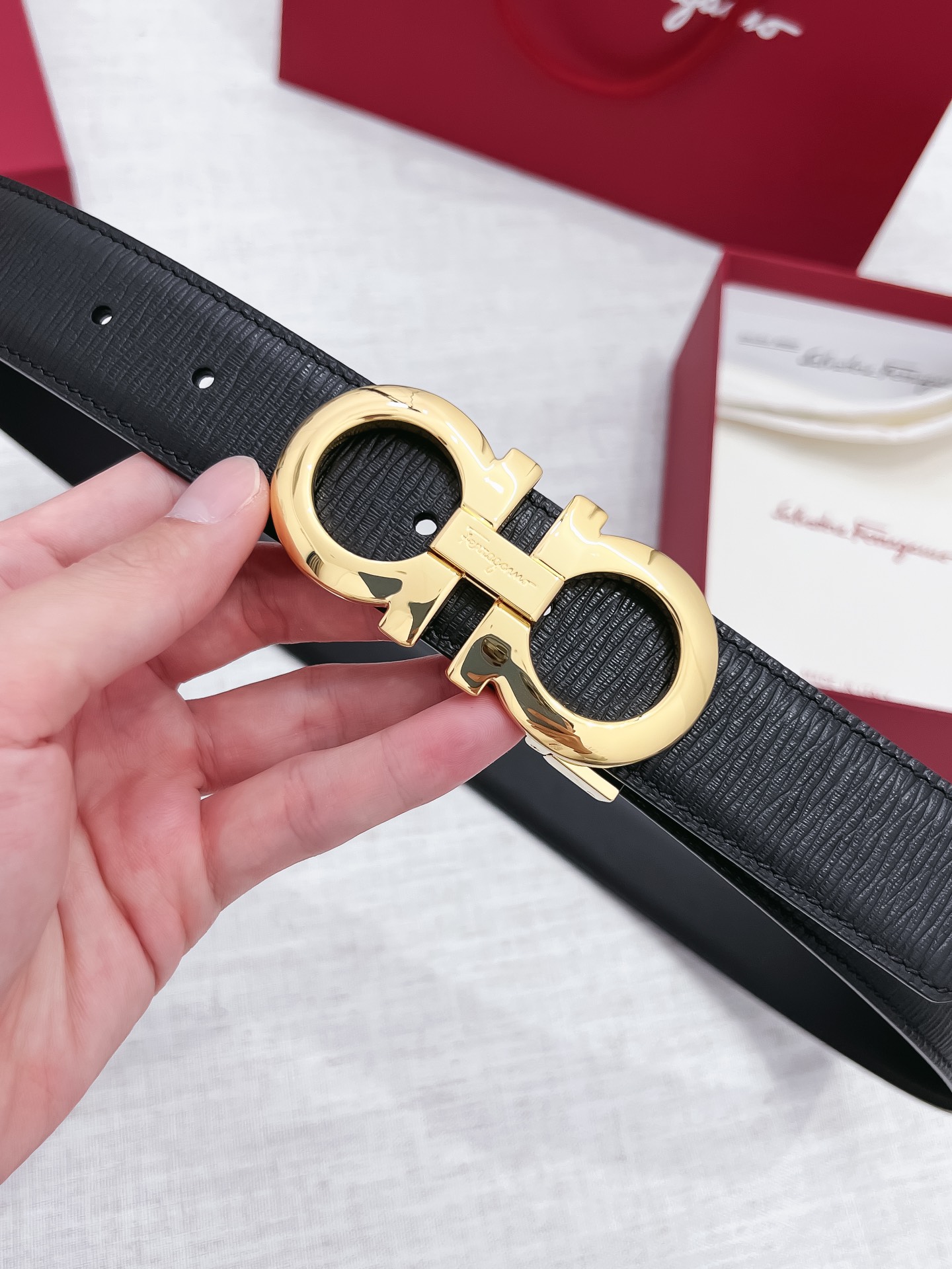 db9bf2_e5a5f78a930e4d8eaeffa6b468ffb385mv2.jpg Ferragamo Logo Buckle Leather Belt - Image 1