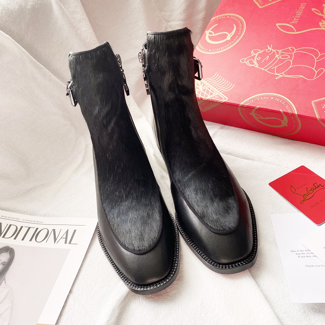 db9bf2_e65290049fac4ddc8ad856115f4187e8mv2.jpg Louboutin - Image 1