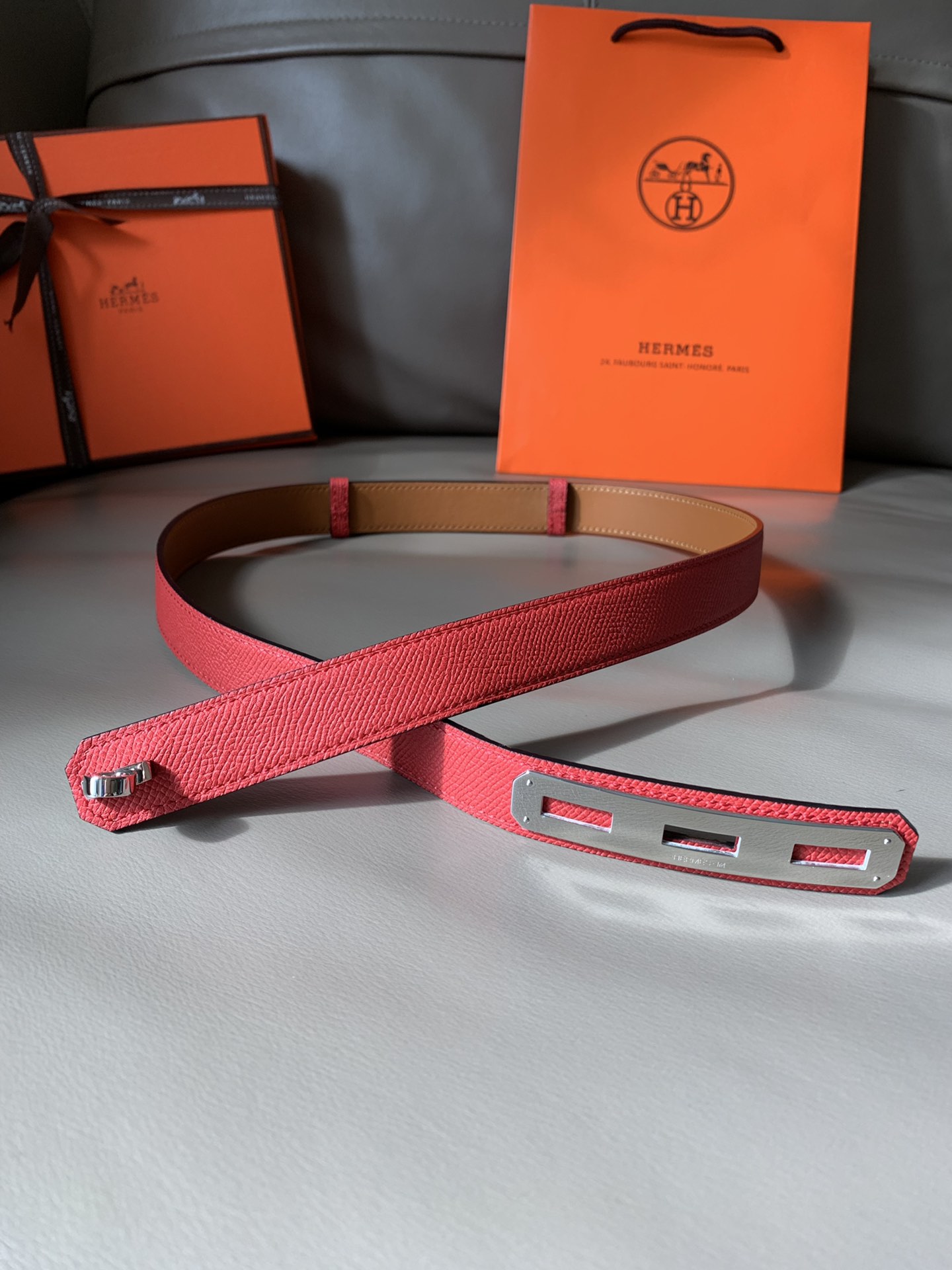 db9bf2_e70b8d165b634b17a2ced05c8a1e66cfmv2.jpg Hermès O'Kelly 24 Belt in Pink Leather - Image 1