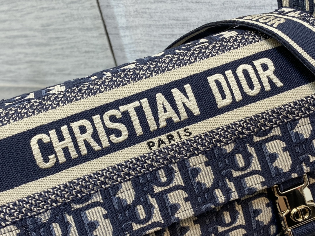 Dior Small Messenger Bag - Image 7