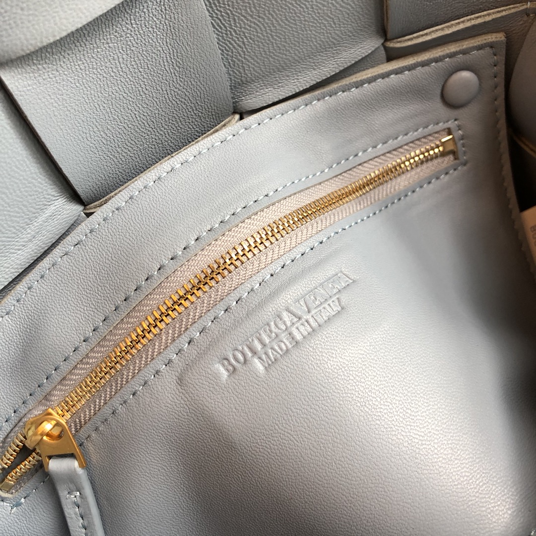 Bottega Veneta Woven Messenger Bag - Image 9