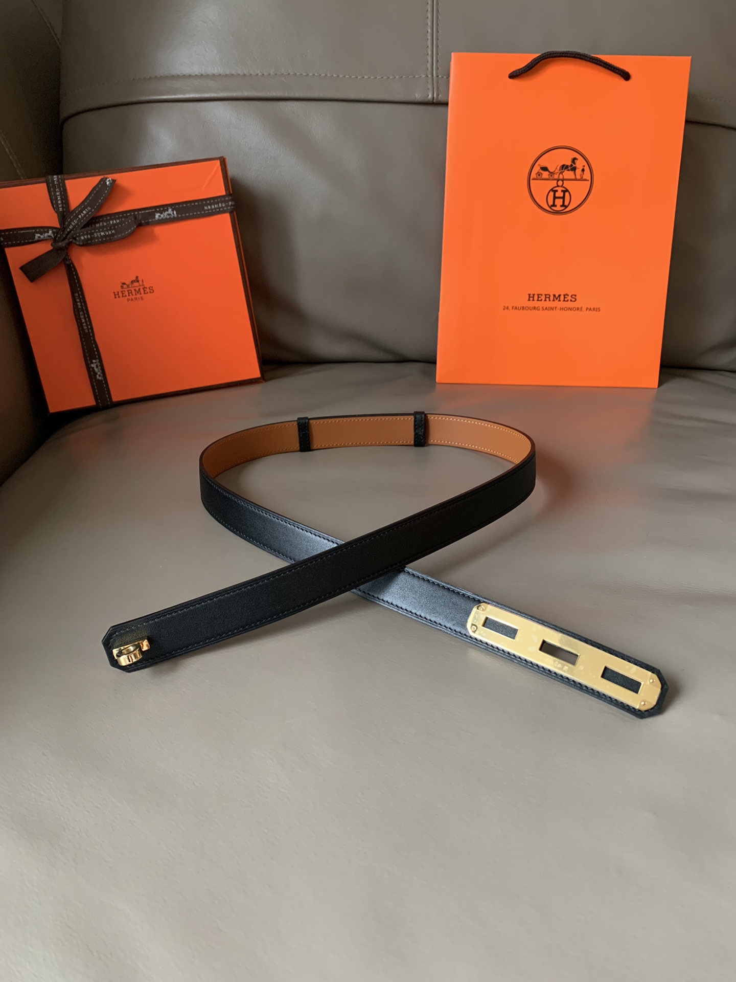 db9bf2_e93b405884754f8aa4112c5d14515ae7mv2.jpg Hermès O'Kelly 24 Belt in Black Leather - Image 1