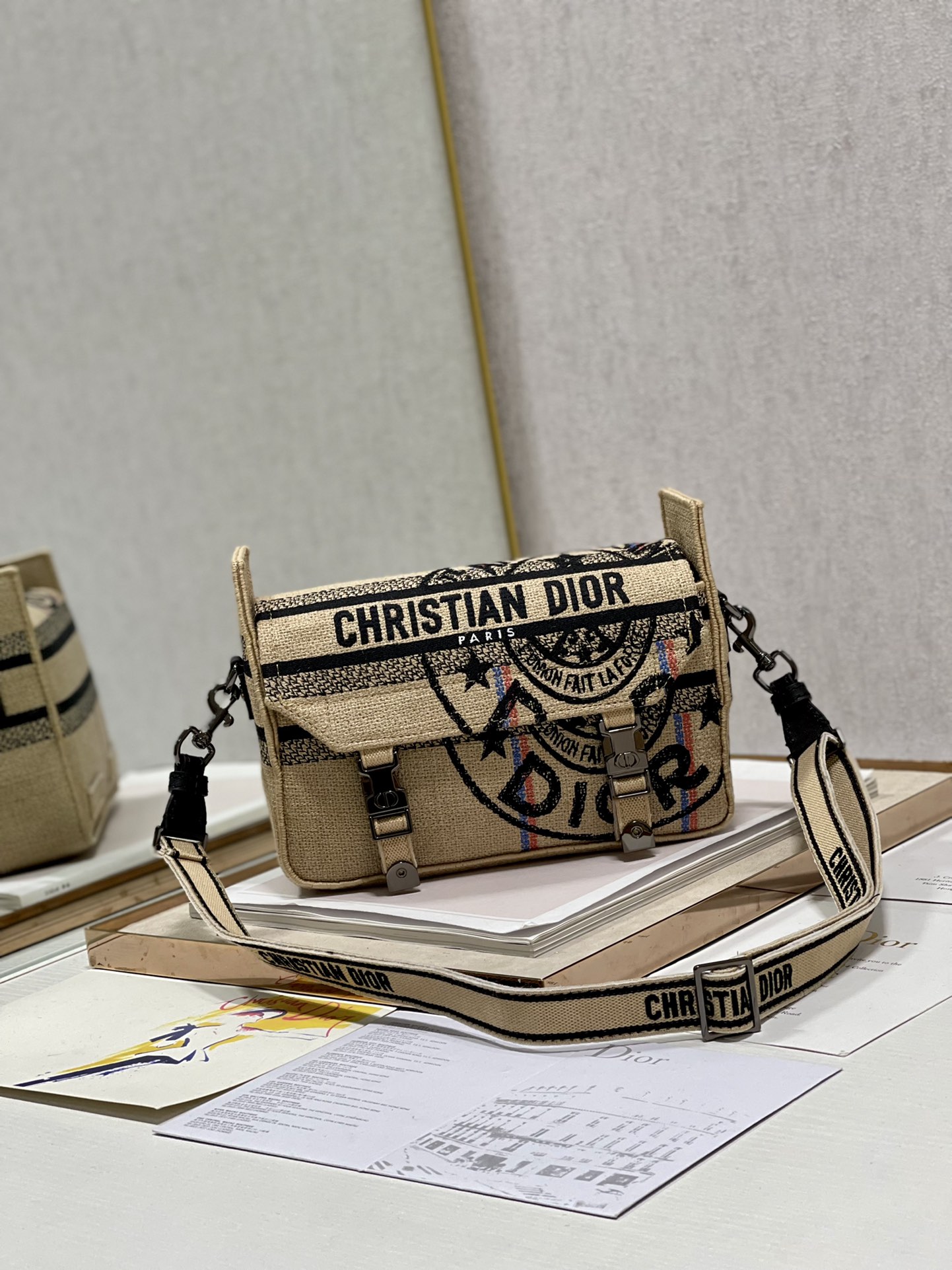 Dior Messenger Bag in Linen - Image 4