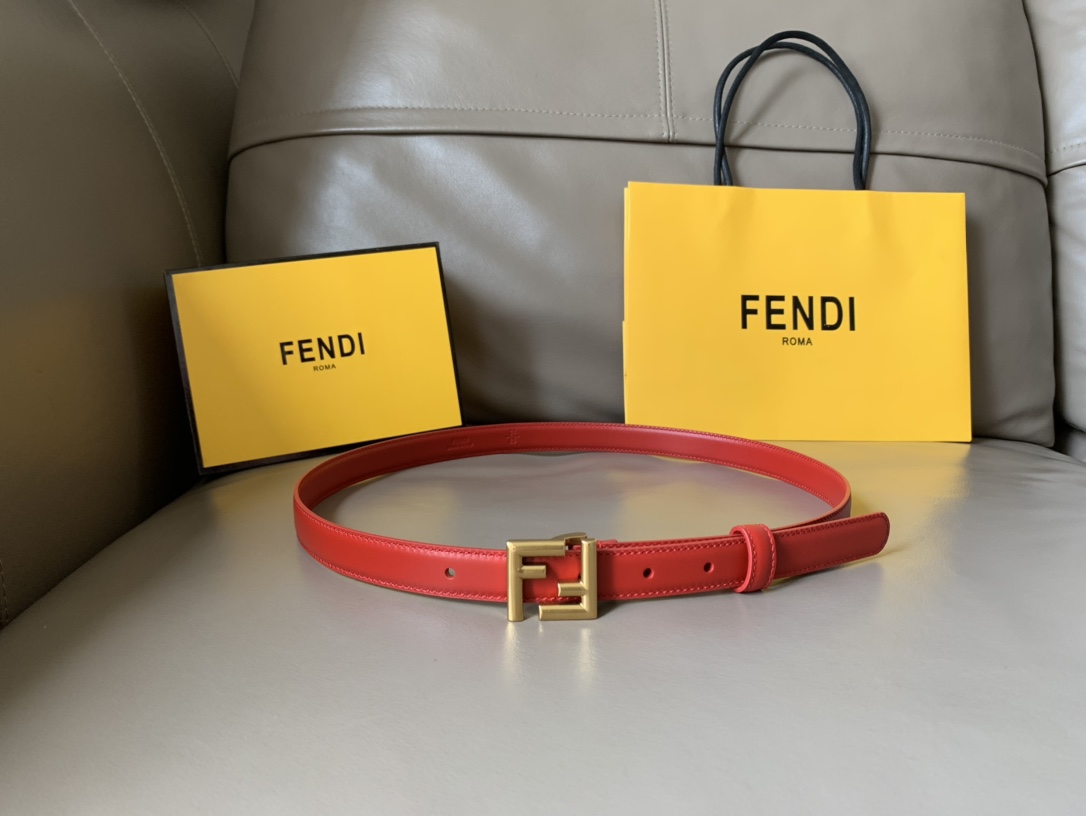 db9bf2_ea8b11b97ca542858ef84c3edd111674mv2.jpg Fendi Double-sided Leather Belt - Image 1