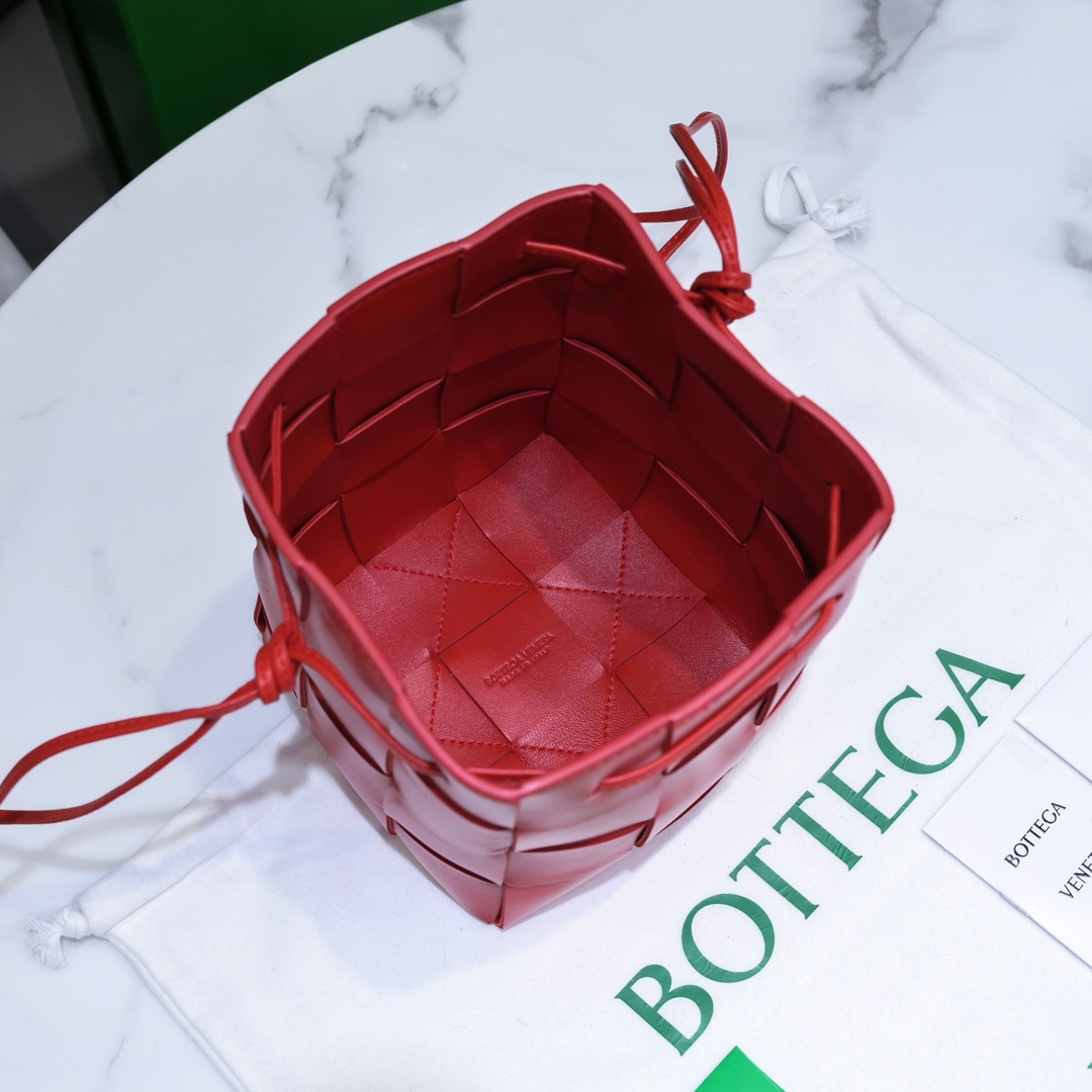 Bottega Veneta Braided Small Bucket Bag in Red - Image 8