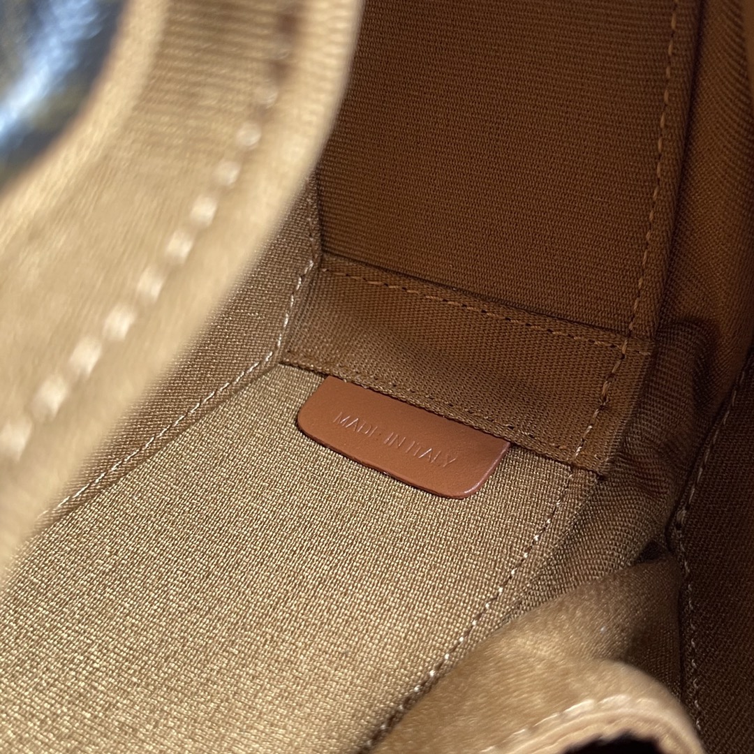 Celine Heart-shaped Cosmetic Box - Image 10