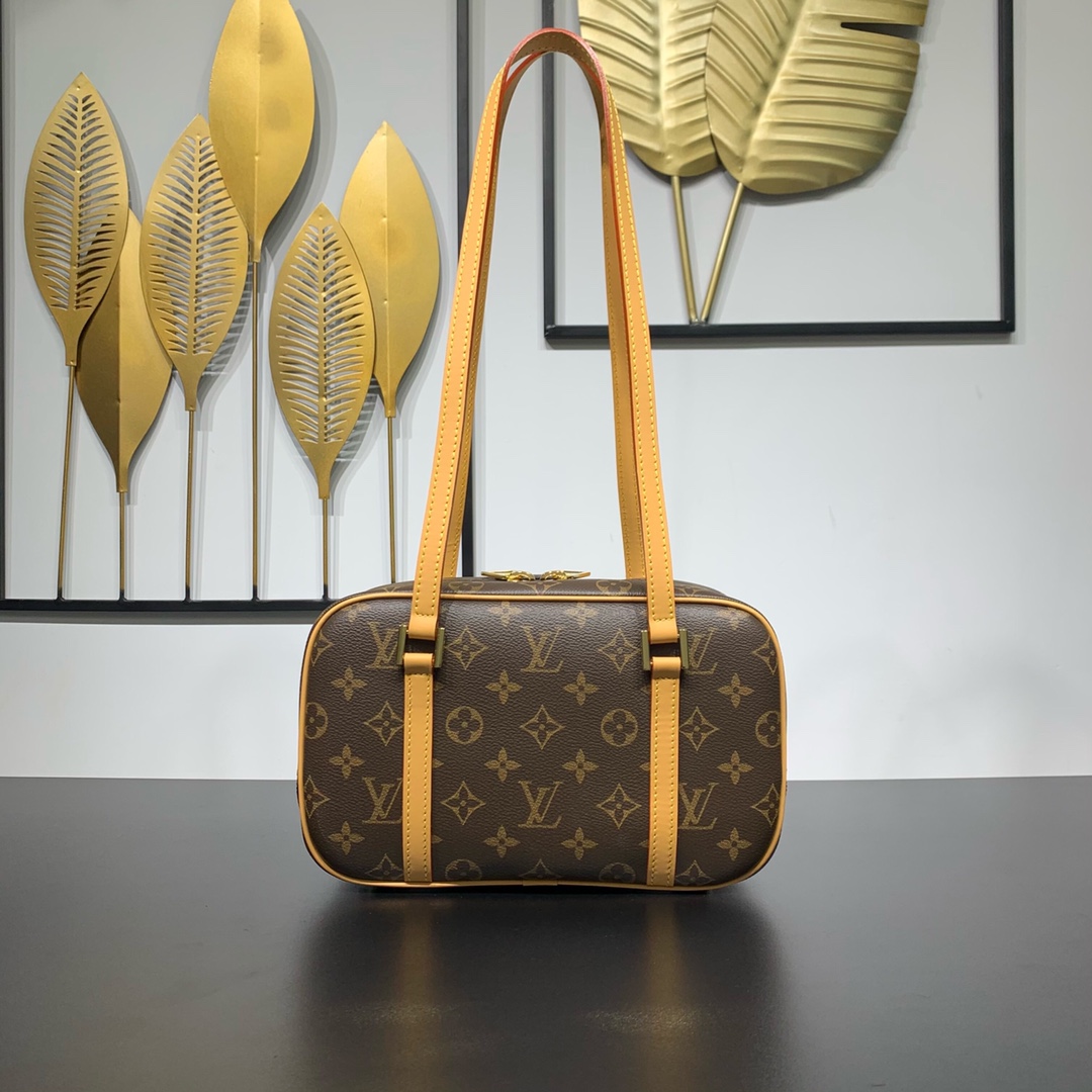 db9bf2_eb31f43ed26846479eb484b15a4dc334mv2.jpg Louis Vuitton Bag - Image 1