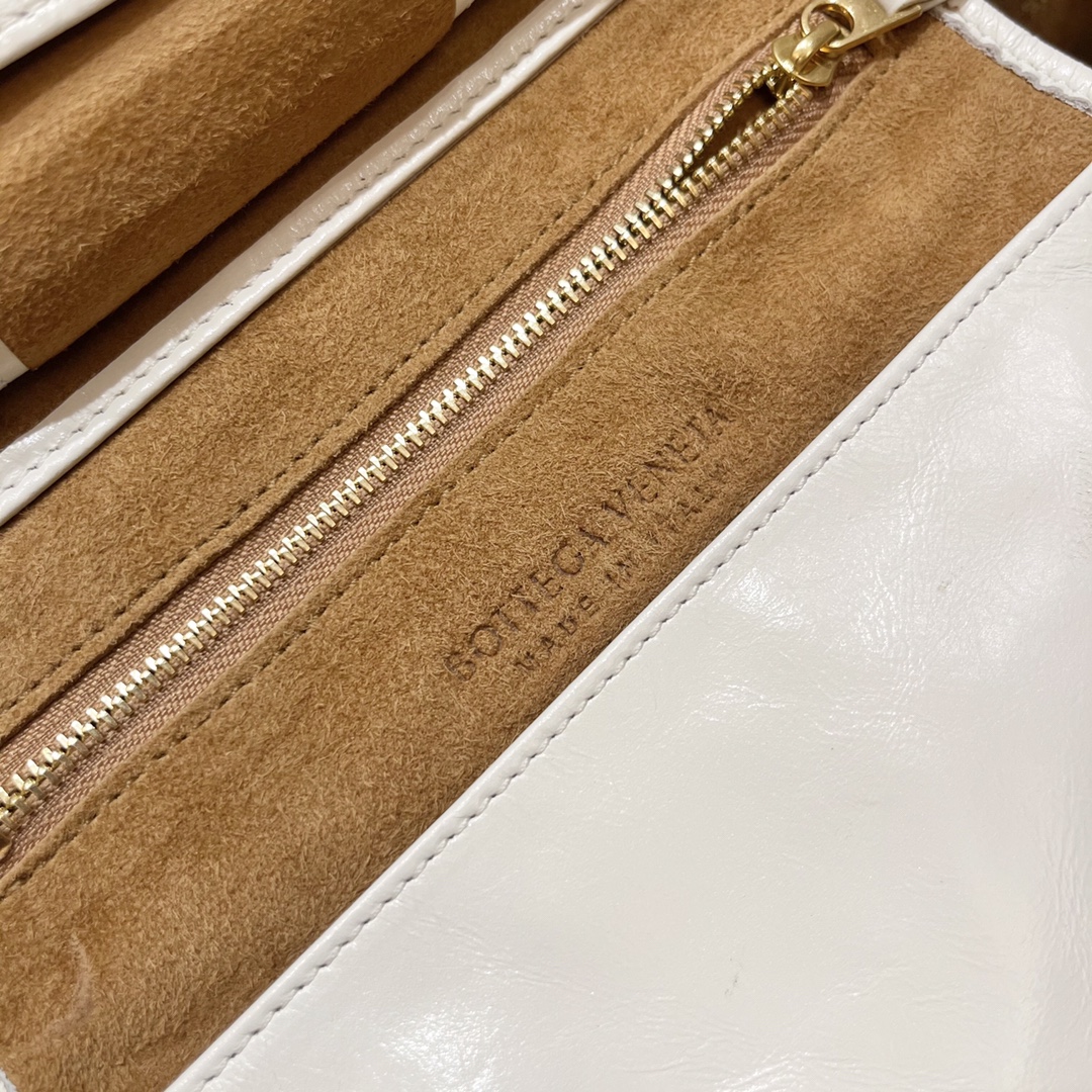 Bottega Veneta Bag - Image 8