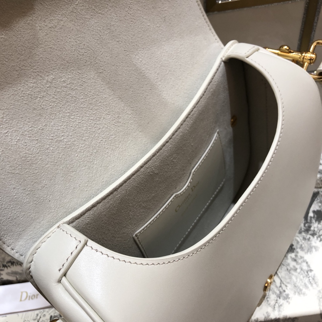 Dior Large Bobby Bag in White - Image 10