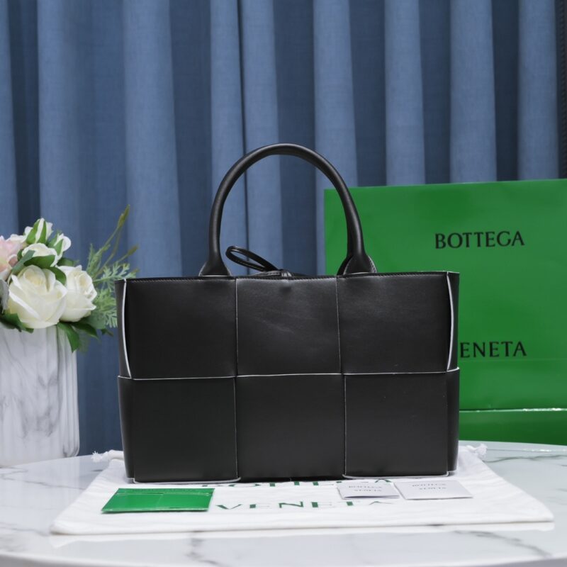 Bottega Veneta Arco Bag in Black Lambskin