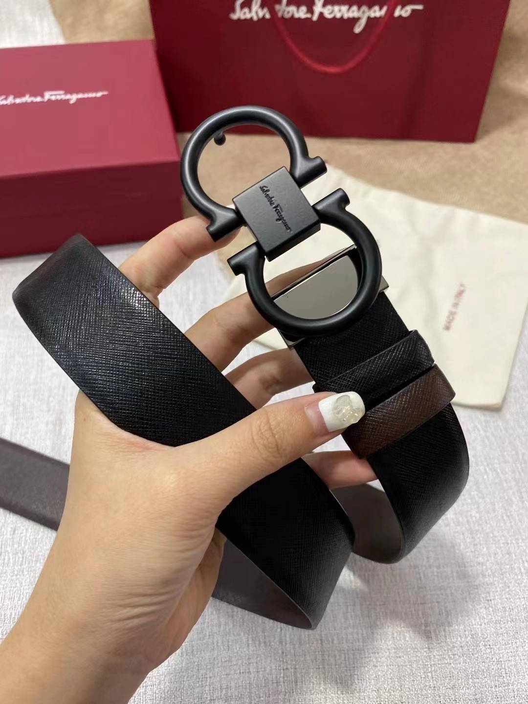 db9bf2_ed19ea652c714457b6eb5963ec2a6655mv2.jpg Ferragamo Logo Buckle Double-sided Leather Belt - Image 1