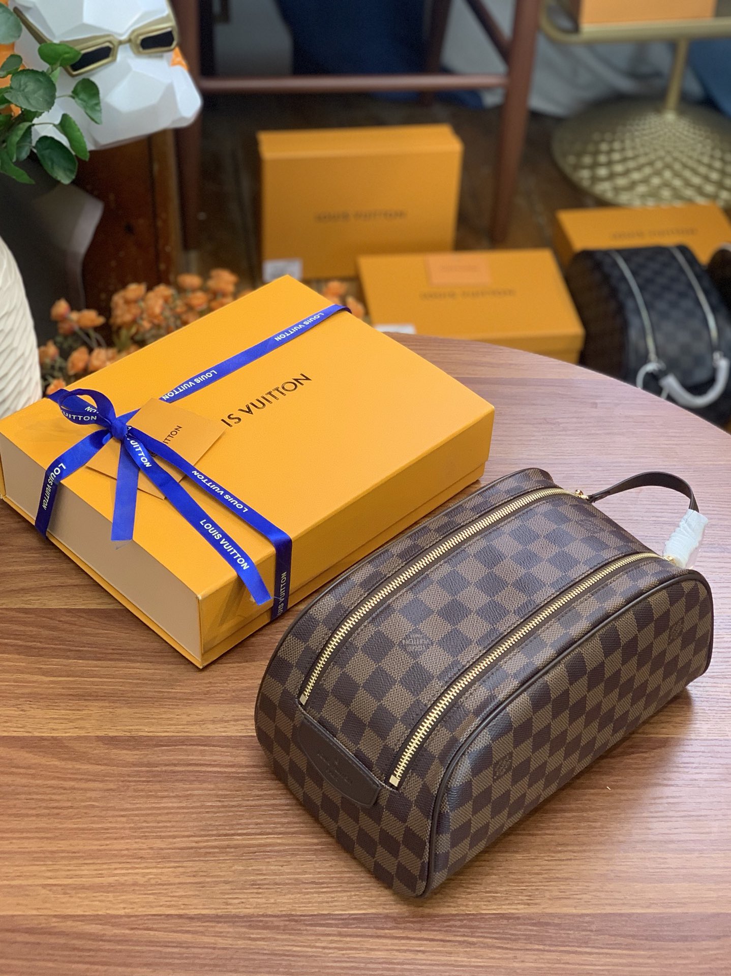 db9bf2_ed3711b5fe7d467d8616ec76223eb17bmv2.jpg Louis Vuitton Bag - Image 1