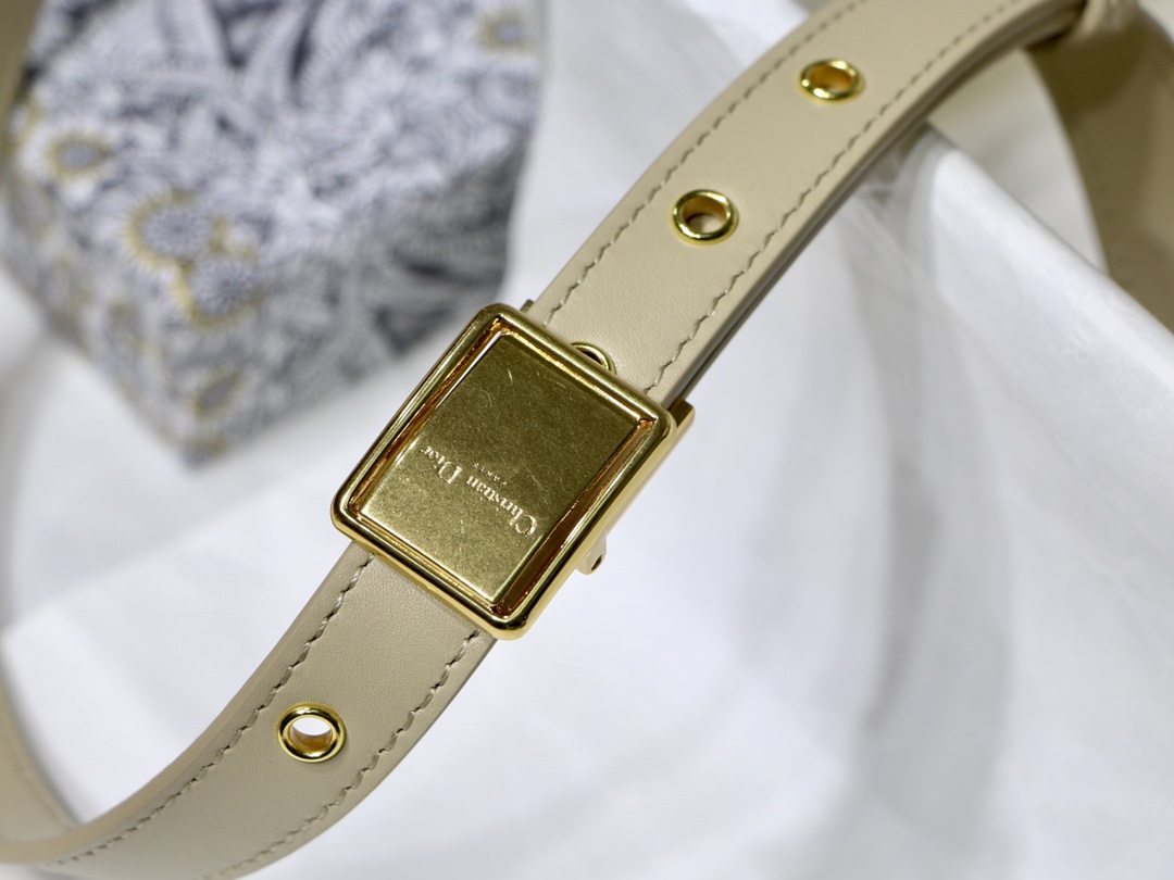 Dior Medium Bobby Bag in Apricot Leather - Image 8