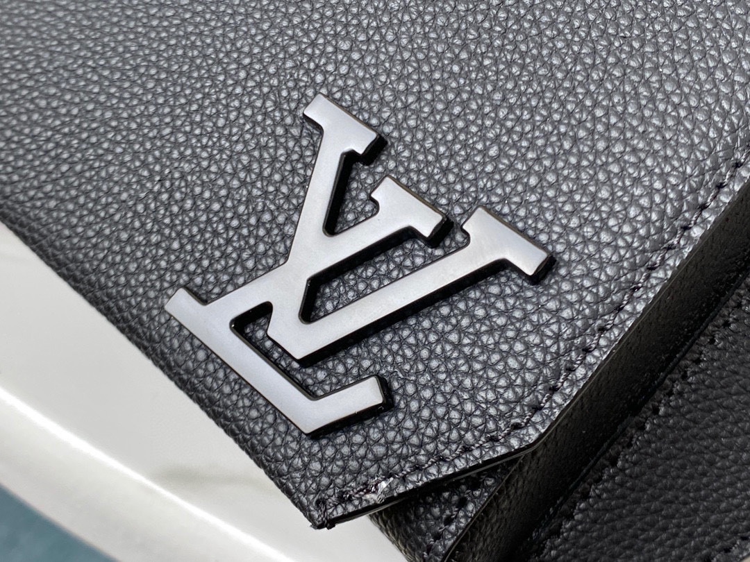 Louis Vuitton Aerogram Shoulder Bag in Black - Image 10