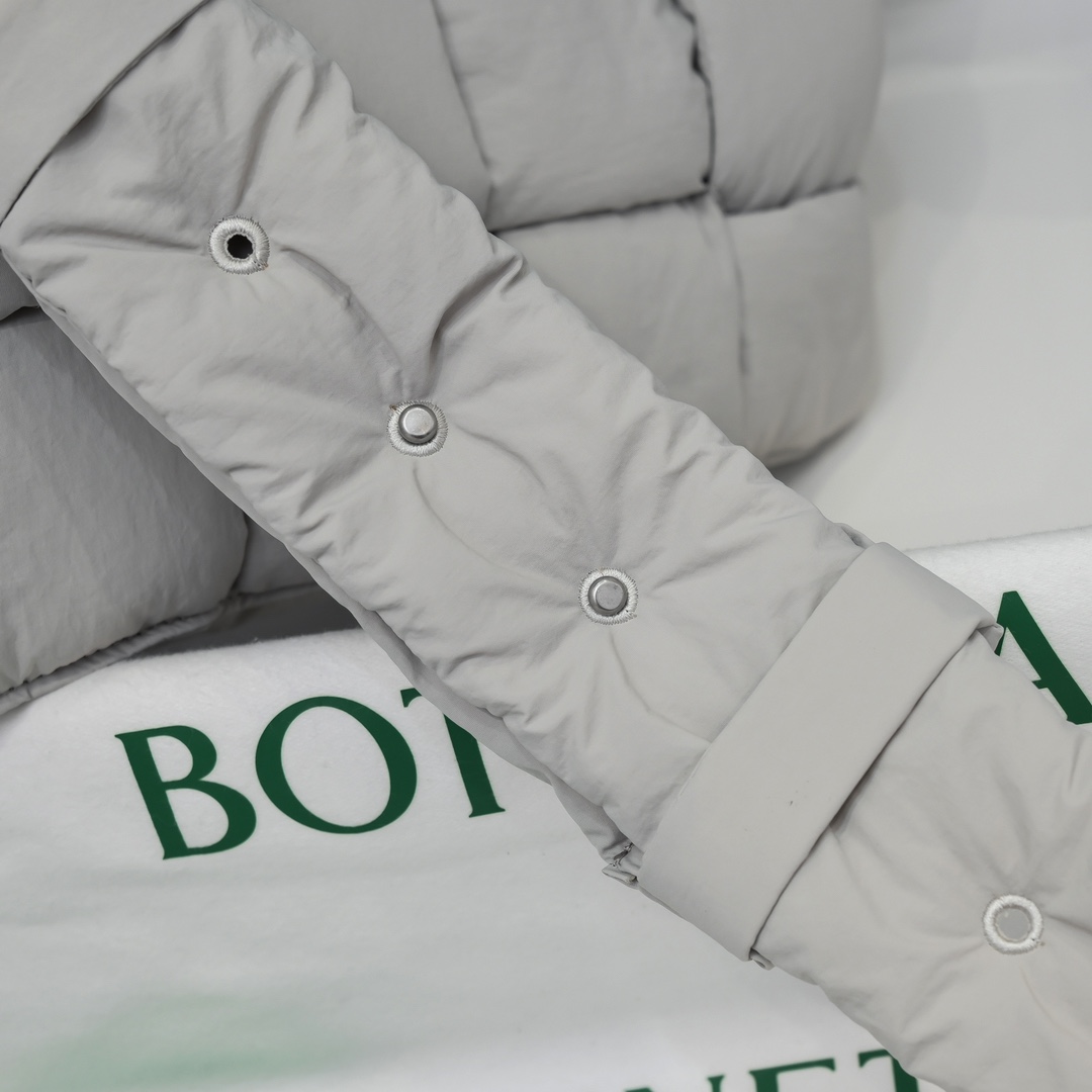 Bottega Veneta Padded Tech Cassette Bag in White - Image 8