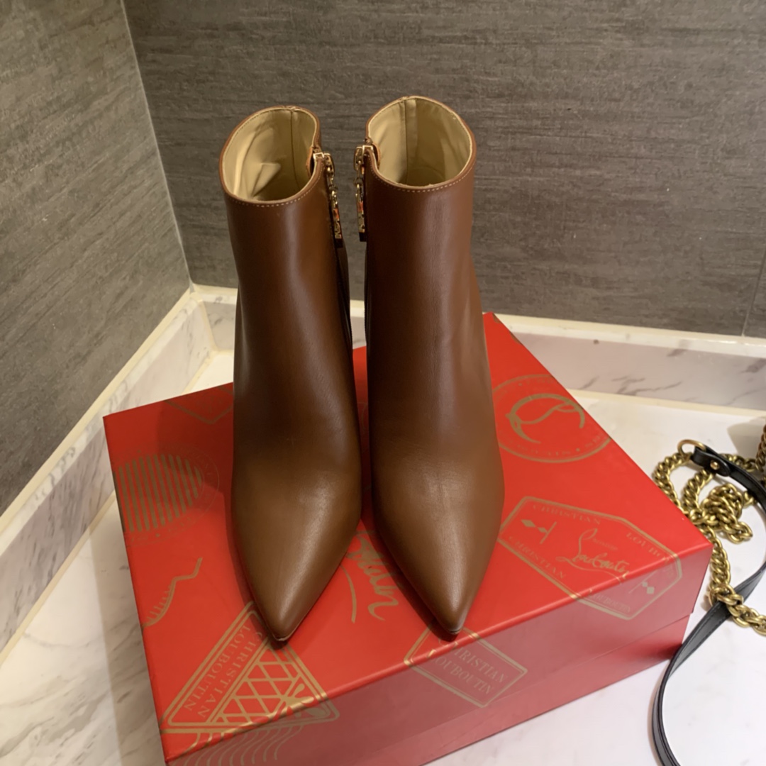 db9bf2_f0da82e53f984b78b64f9cf1505a505amv2.jpg Louboutin - Image 1